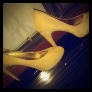 Suede nude BCBGeneration heels